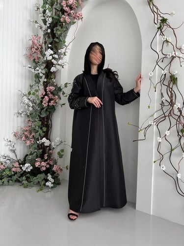 عباية بقماش كوبرا الواقف مع شك خرز على الأكمام