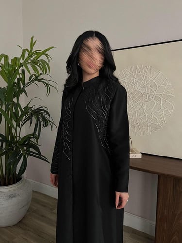 عباية مناسبات فخمة مزينة بالشك