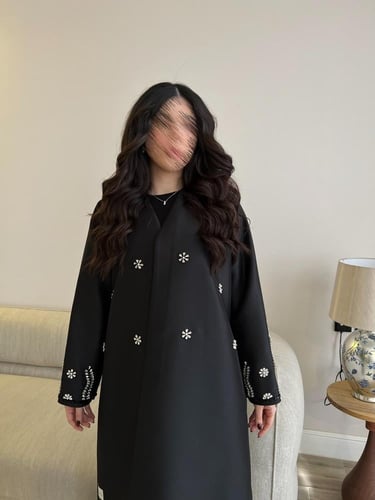 عباية بقماش تفتة (كوبرا) مع شك وتطريز زهري أنيق