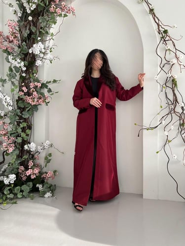 عباية بقماش تفتة (كوبرا ) بتطريز على الأكمام