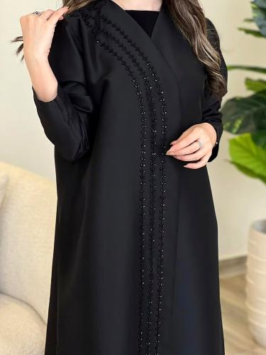 عباية سوداء فاخرة بتطريز خرزي ناعم