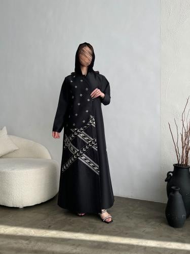 عباية سوداء فاخرة مع تدخيلات تطريز