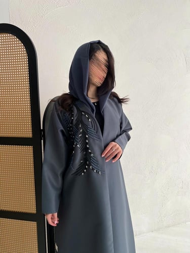 عباية قماش كوبرا واقف شك جديلة خرز فاخر