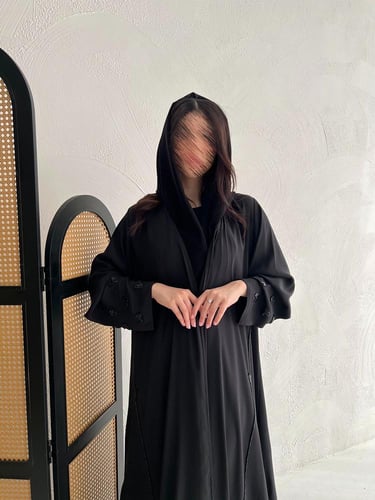 عباية قماش ناعم شك خرز ناعم على الأكمام