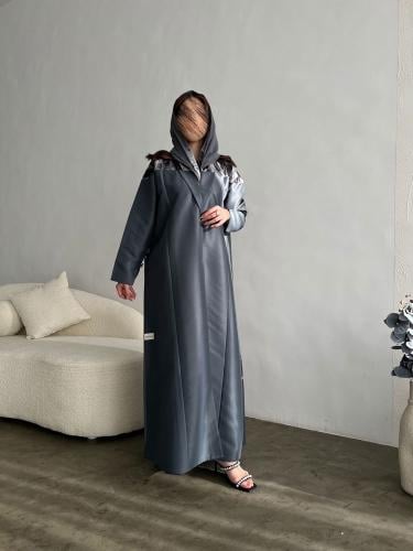 عباية رمادية بتداخلات مخمل ملكي
