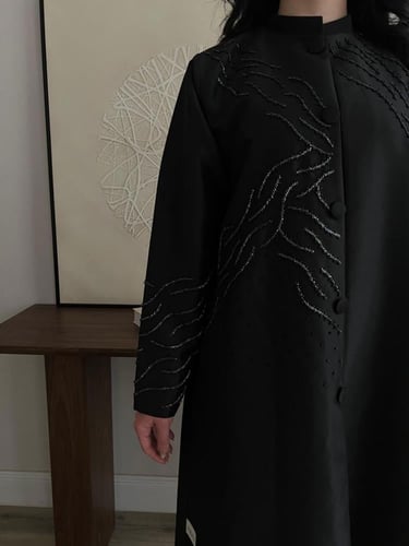 عباية مناسبات فخمة مزينة بالشك