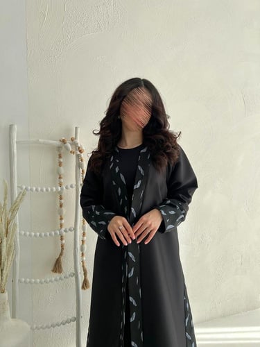 عباية قماش كوبرا واقف سادة بتدخيلات جاكار ناعمة