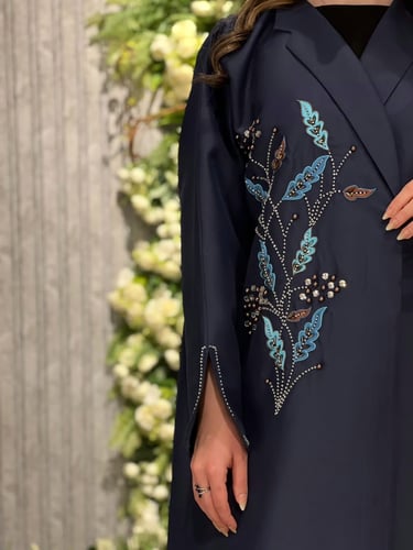 عباية بليزر قماش كوبرا واقف بتطريز وشك يدوي