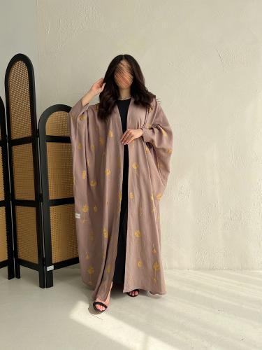 عباية لينن بشت نقش تراثي ذهبي