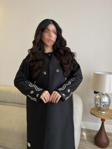 عباية بقماش تفتة (كوبرا) مع شك وتطريز زهري أنيق