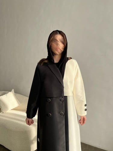 عباية مميزة بتدخيلات اوف وايت واسود