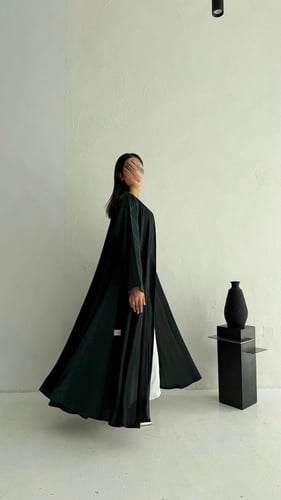 عباية أنيقة صيفية بتصميم كلاسيكي عصري