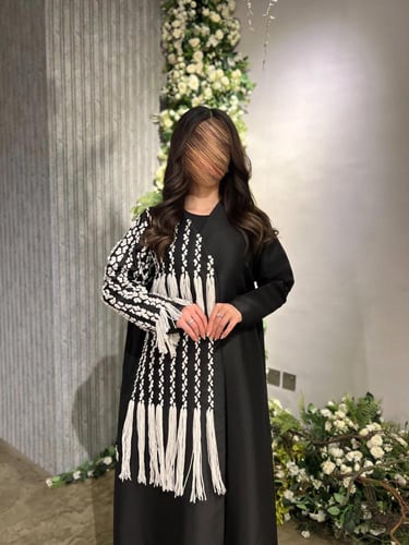 عباية بقماش تفتة (كوبرا ) تطريز شك أوف وايت