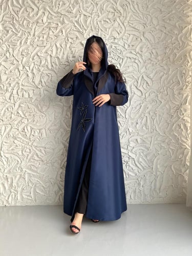 عباية بليزر بقماش تفتة (كوبرا) شك زهرة ناعم