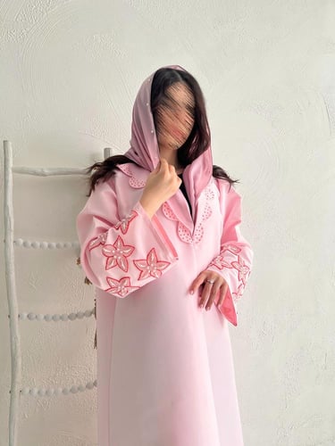 عباية قماش كوبرا واقف شك نجوم