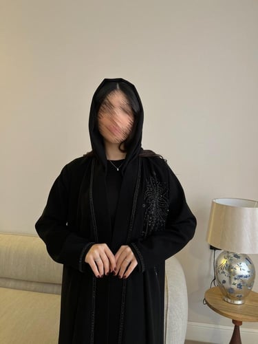 عباية كريب ملكي مع شك بتصميم زهور ولمسة فاخرة