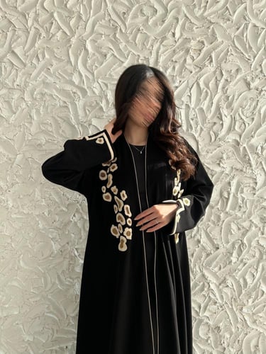 عباية بكريب ملكي شك يدوي ورود صغيرة