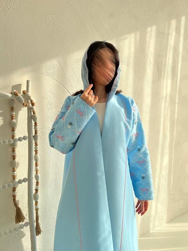 عباية قماش تفتة كوبرا تطريز فيونكات على الأكمام