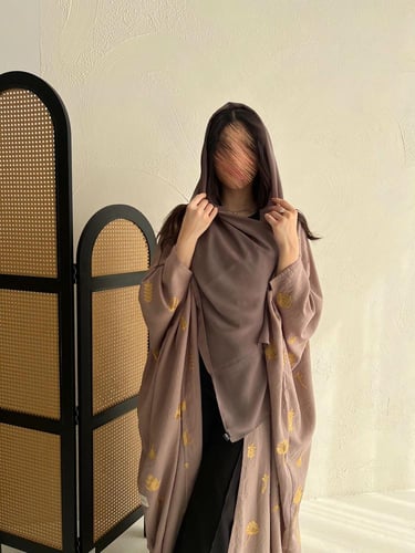 عباية لينن بشت نقش تراثي ذهبي
