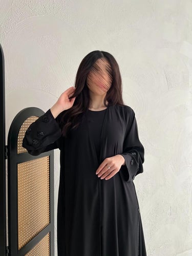 عباية قماش ناعم شك خرز ناعم على الأكمام