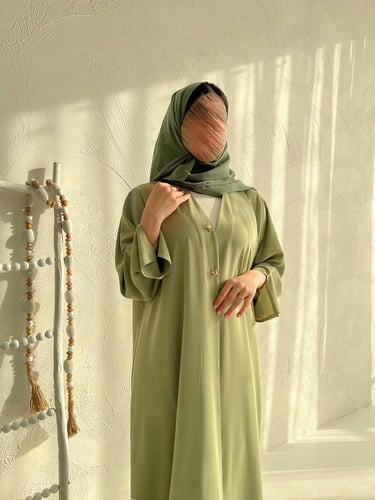 عباية قماش ناعم وأزار ذهبية مميزة