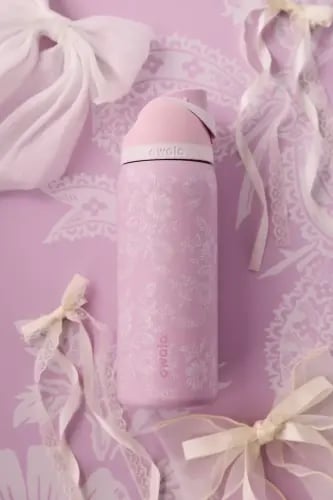 مطارة أوالا فري سيب حصرية 32 أونصة - نقشة الشريطة والزهور | Owala FreeSip 32oz Ribbon Toile