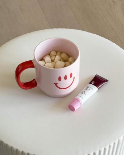 مجموعة كوب وقلوس غلوسير | Glossier Mug & Gloss Set