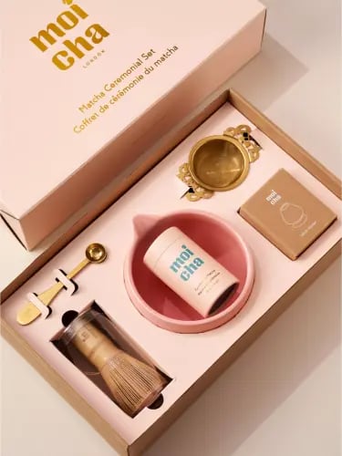 طقم هدايا الماتشا المتكامل من مويشا (Moi Cha)