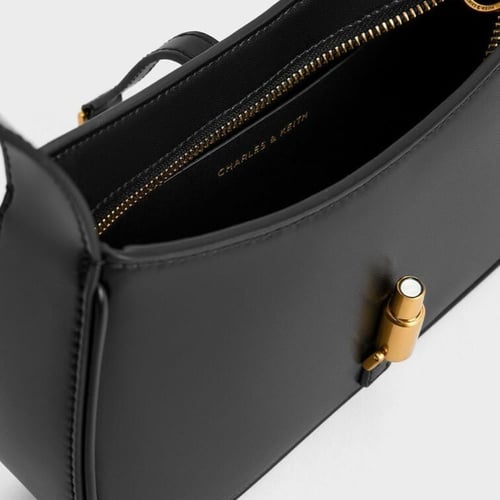 حقيبة كتف سيسيا بلمسة معدنية - تشارلز اند كيث