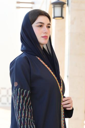 طرحة بلون الكحلي