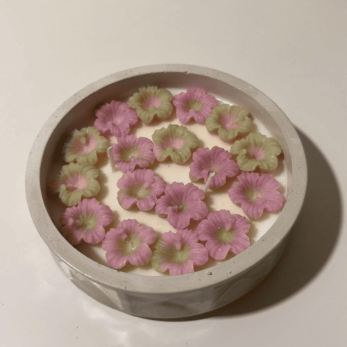 شمعة عطرية على شكل وعاء الزهور