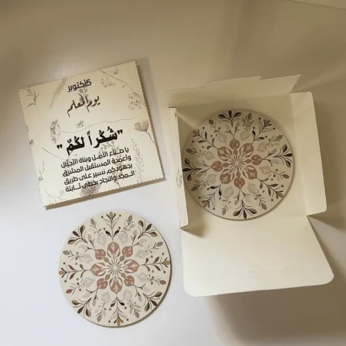 قاعدة اكواب خشبية