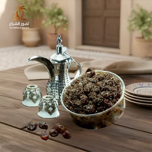 A box of Ruziz dates, pitted, plastic, 900 grams,...