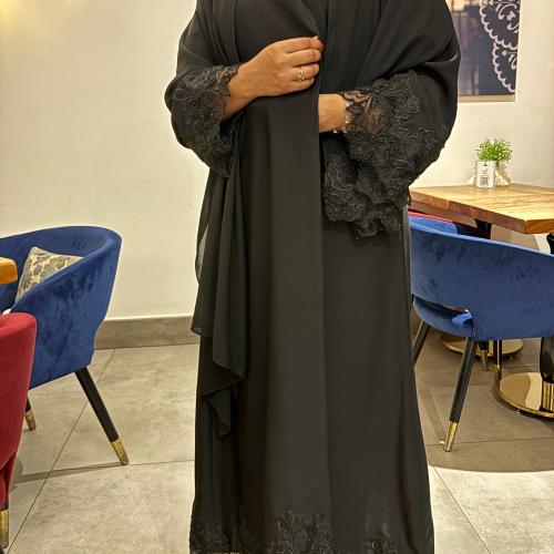 عباية مطرزه