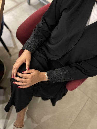 اكمام مزينة بتطريز