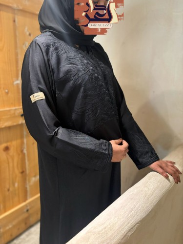عباية حرير مغسول بتطريز اسود