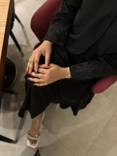 اكمام مزينة بتطريز