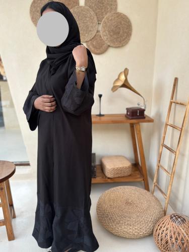 عباية مطرزه