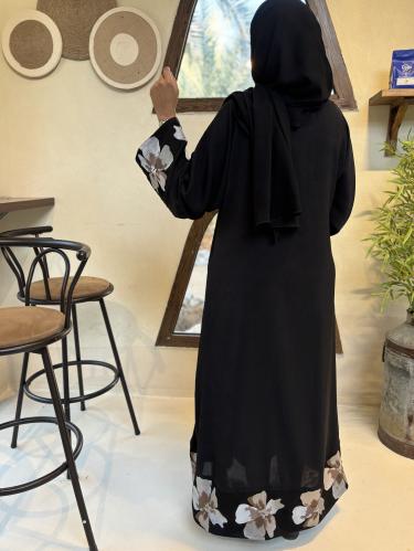 عباية مطرزه