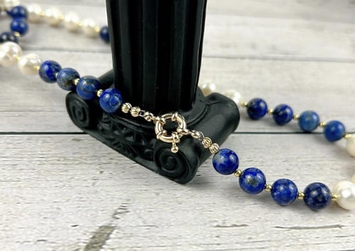 عقود اللؤلؤ و الحجارة