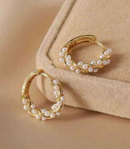 أقراط اللؤلؤ الصغير ذهبي