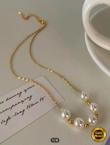 قلادة اللؤلؤ الرومنسية