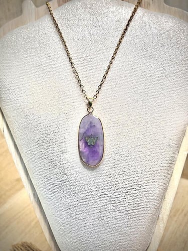 قلادة حجر العقيق