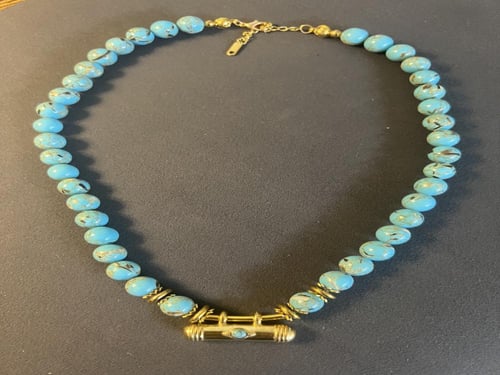 عقد الفيروز