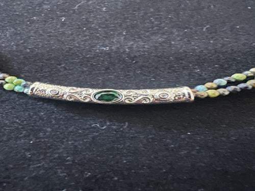 عقد الهولايت الأخضر