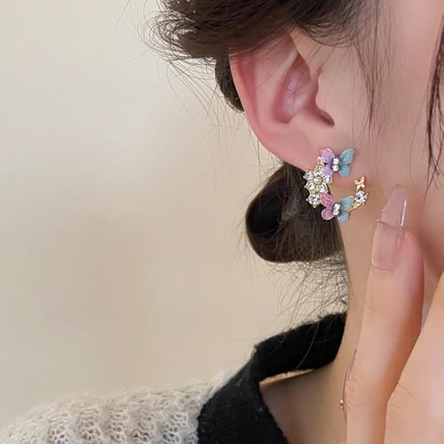 أقراط بحجر الراين