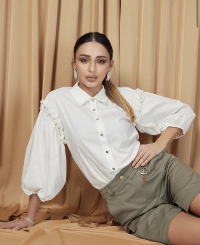 بلوزة اوف وايت