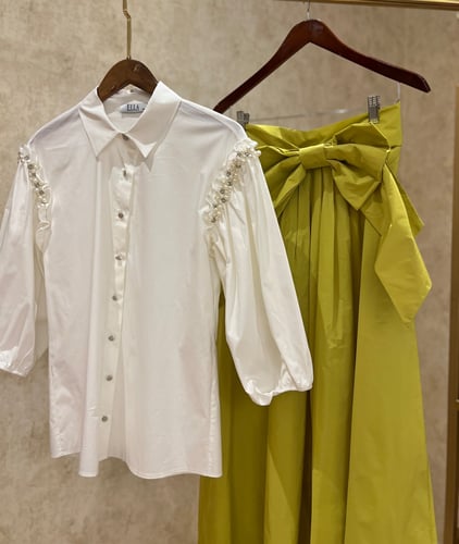 بلوزة اوف وايت