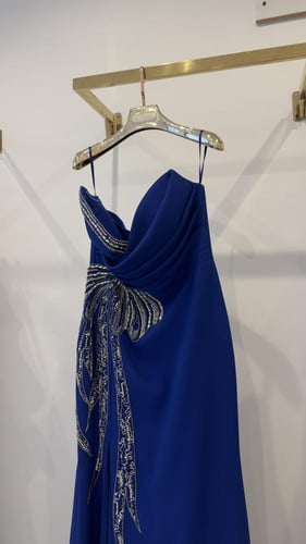 فستان سهرة نيلي