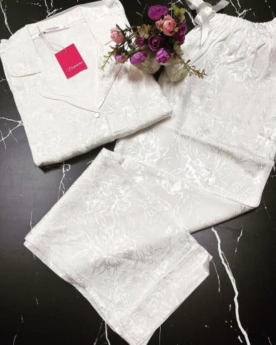 بيجامة فخمة